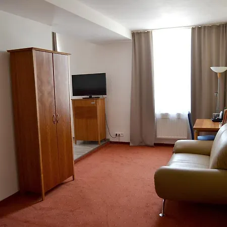 Plaza Hotel 4*