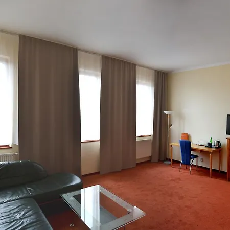 Plaza Hotel 4*