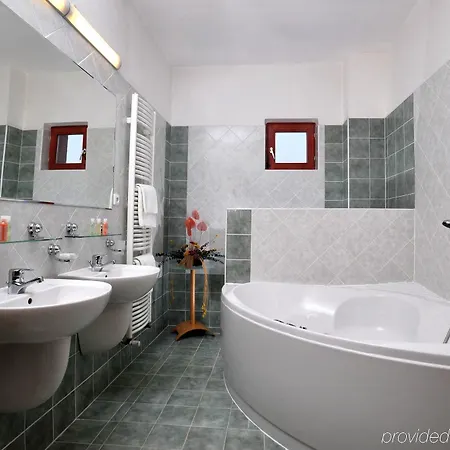 Plaza Hotel 4*